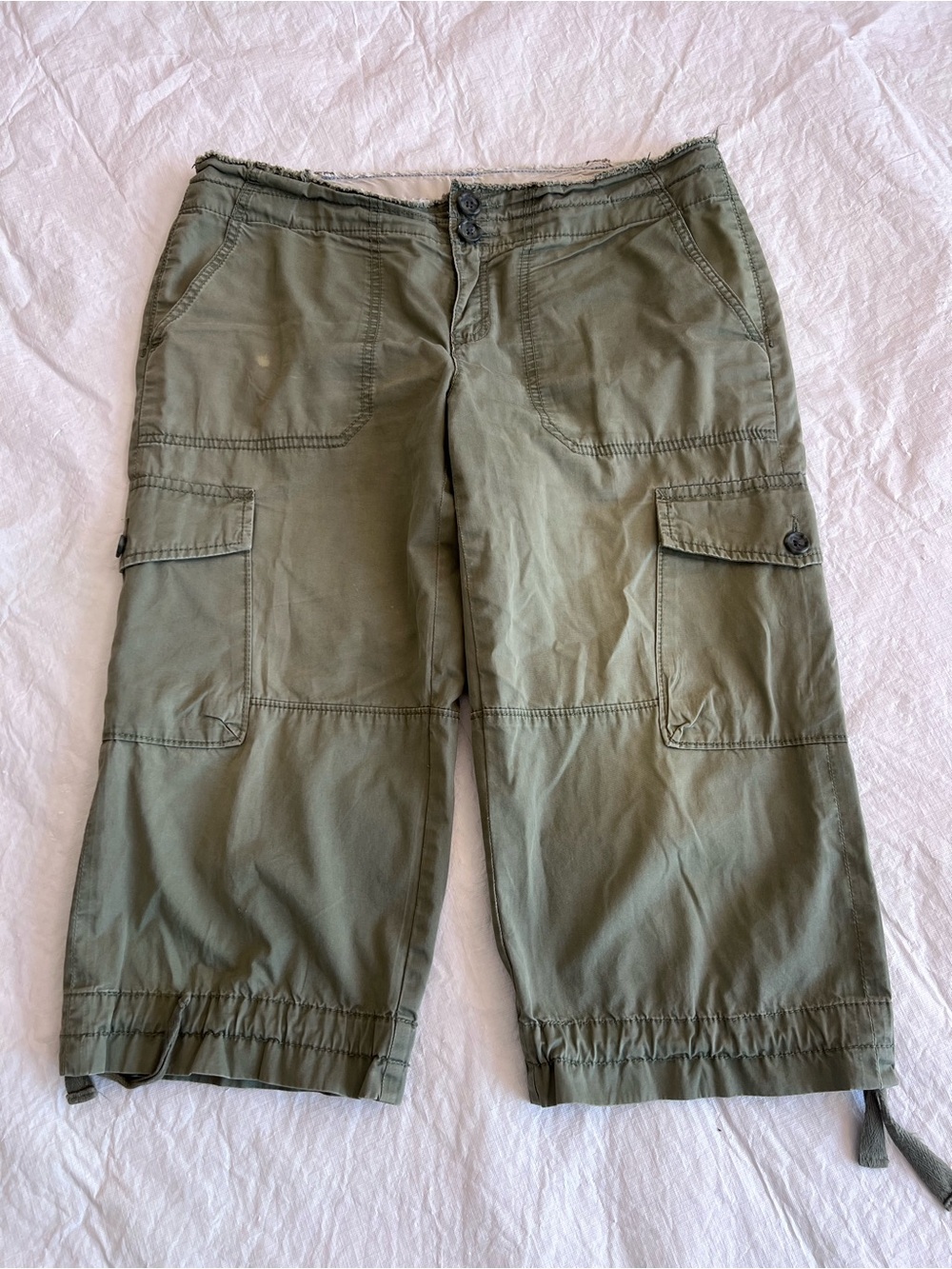 2006 Vintage Green Cargo Capris Size 10 Women's Flaw*